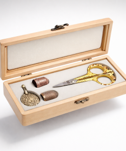 Kit de Costura Vintage Inspirado en la Giralda – Oro Brillante y Oro Viejo con Caja de Madera