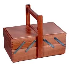 Costurero de madera de haya con dos niveles – Diseño artesanal y compacto