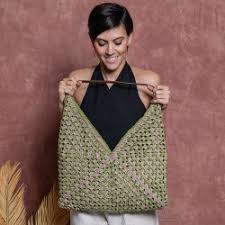 Alternative view of Rafia EcoVita de DMC – Verde Oliva con alma natural