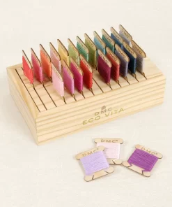 Caja de Madera Eco Vita DMC para Hilos de Bordado – Organizador con Bobinas, Ranuras y Tapa Imantada